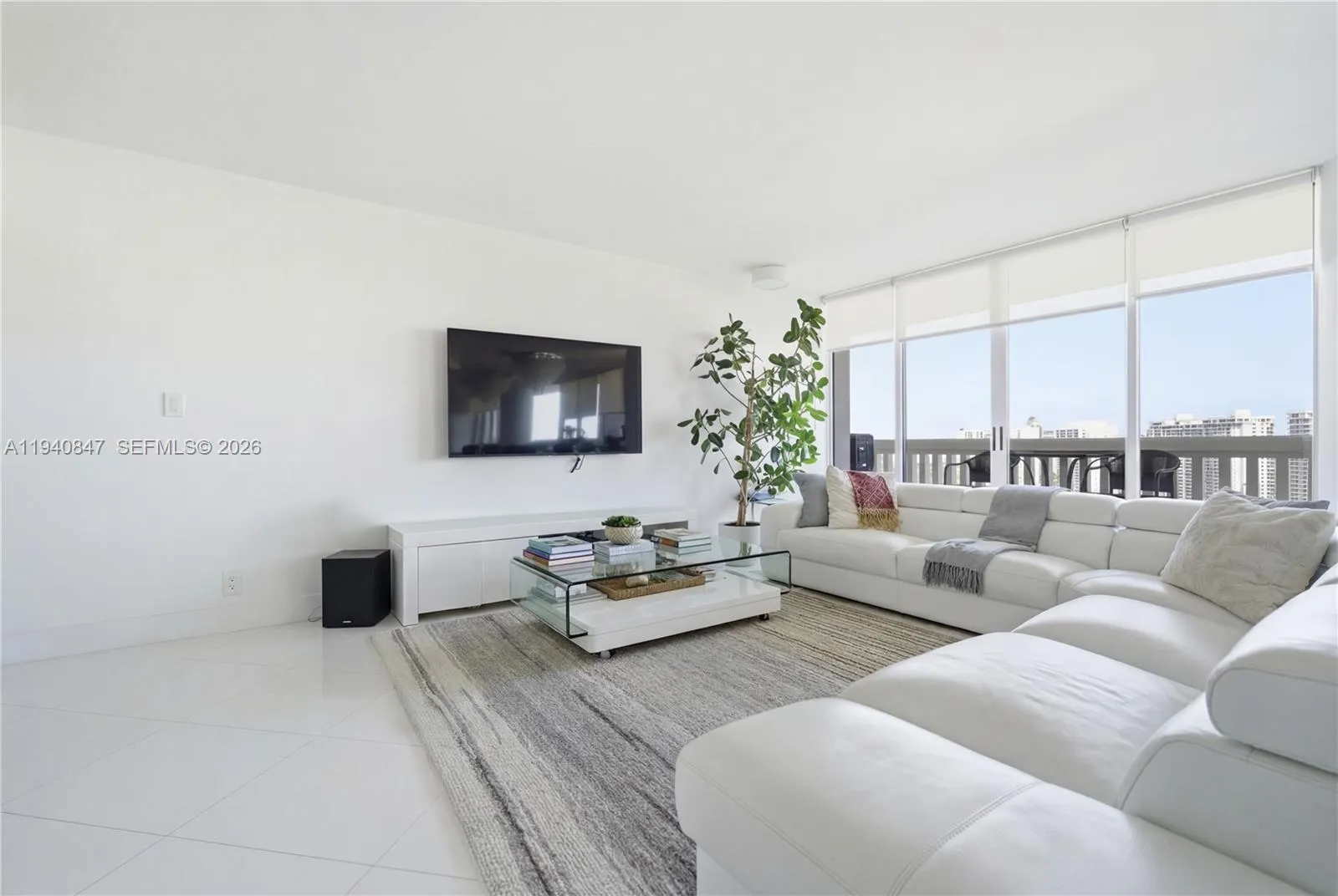 1000 W Island Blvd # 2806, Aventura FL 33160