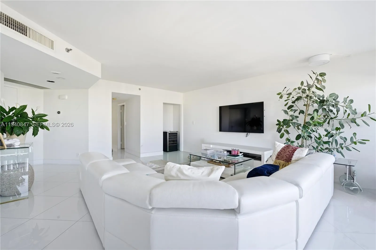 1000 W Island Blvd # 2806, Aventura FL 33160