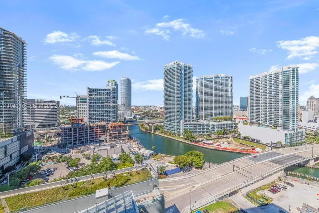 2 bedroom 2 bath for sale at 68 SE 6th St # 1710, Miami FL 33131