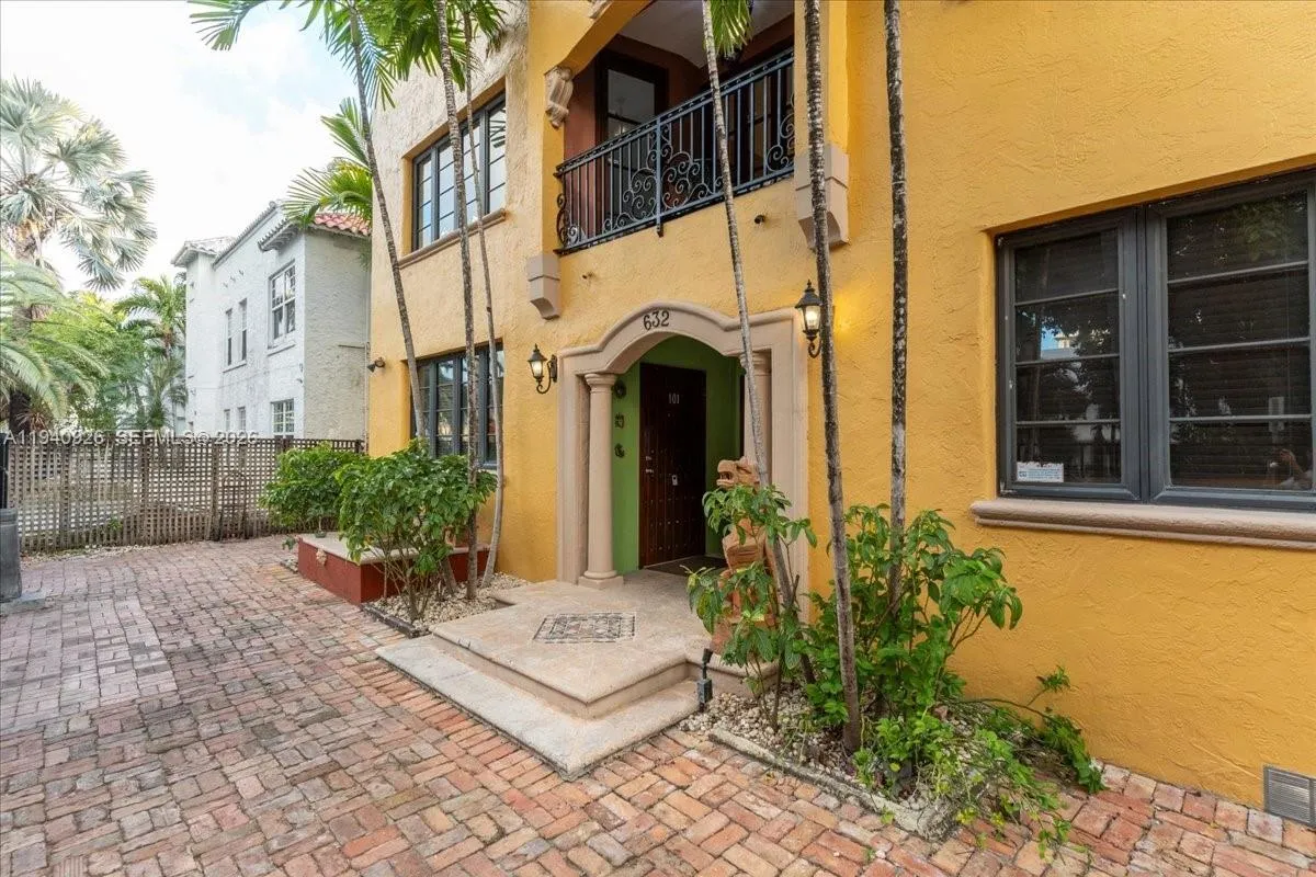 632 15th St, Miami Beach FL 33139