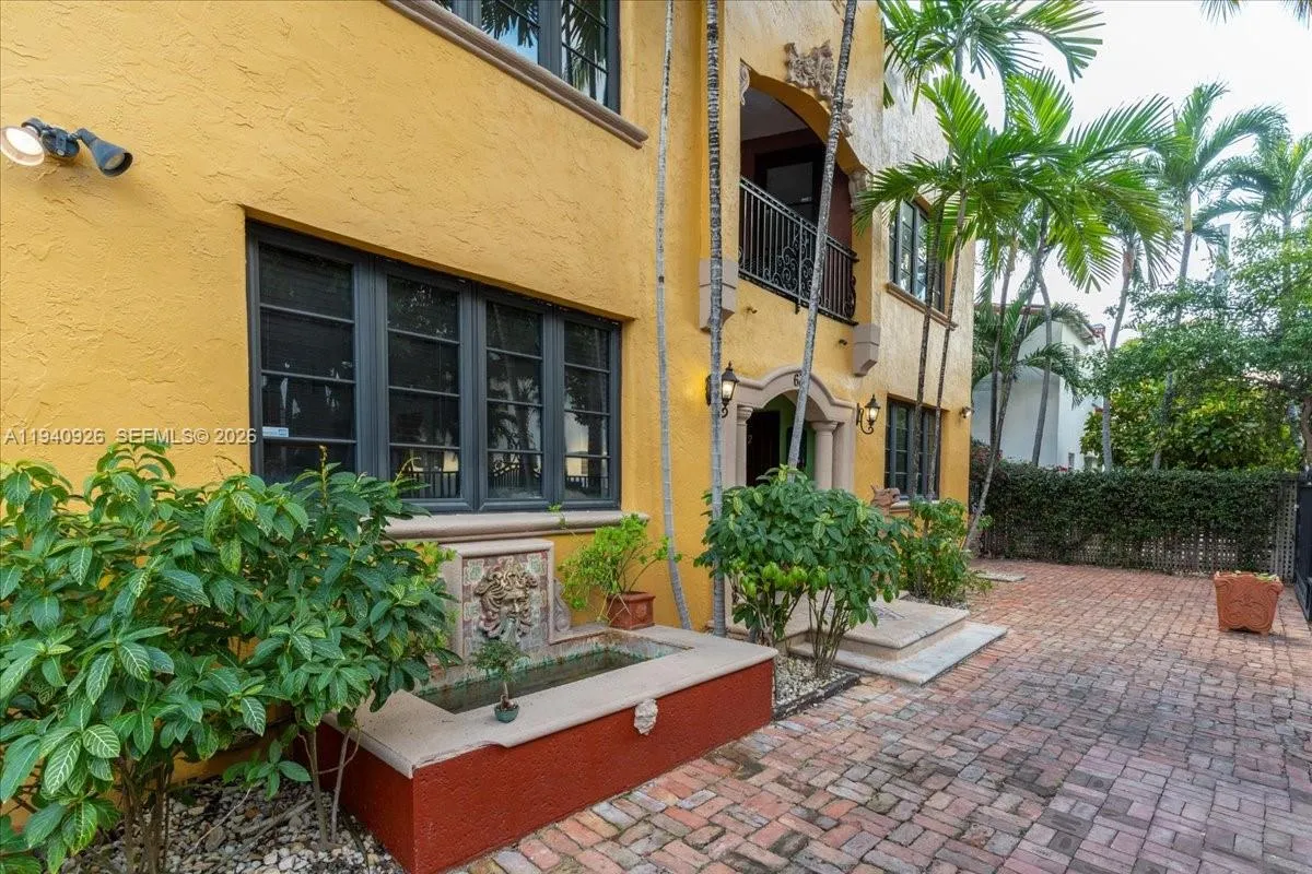 632 15th St, Miami Beach FL 33139