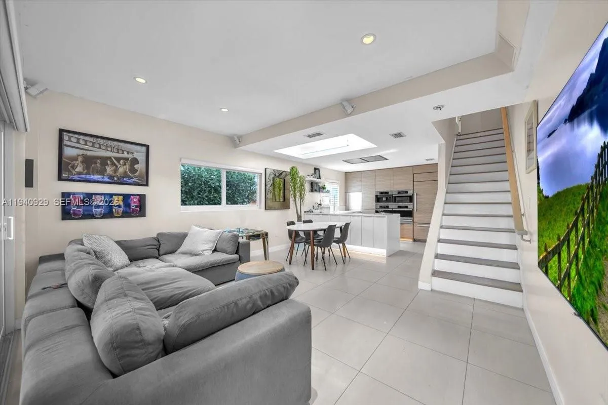 3 bedroom 2 bath for sale at 208 Jefferson Ave # 113, Miami Beach FL 33139