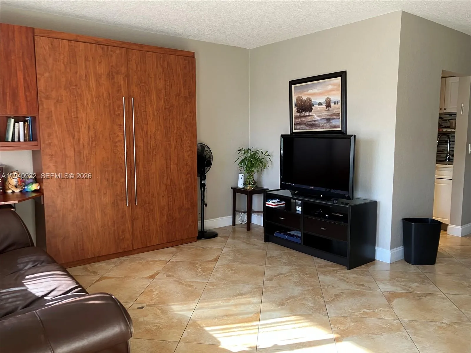 455 GOLDEN ISLE # 207, Hallandale Beach FL 33009