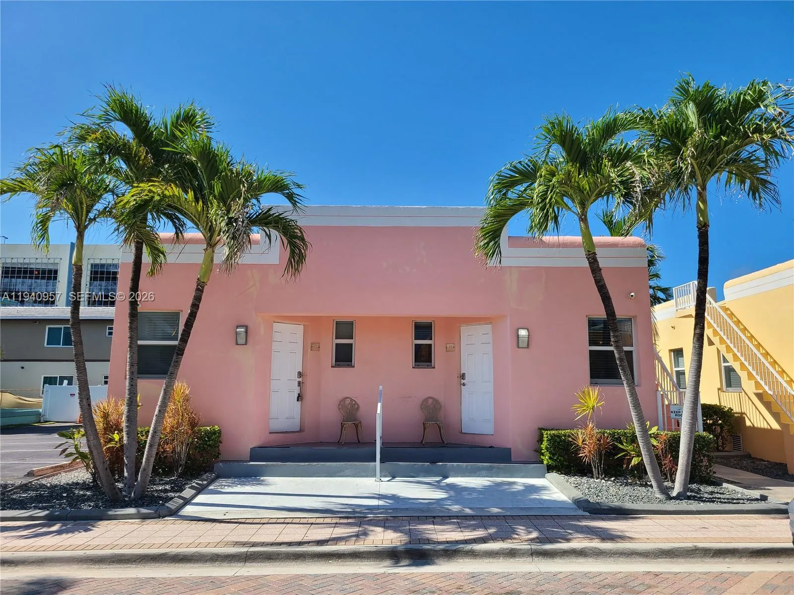 1 bedroom 1 bath for rent at 321 Hayes St # 8, Hollywood FL 33019