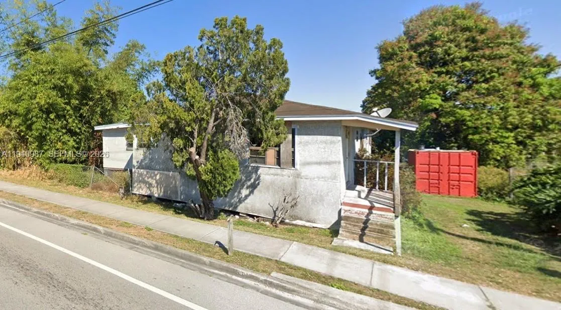 3 bedroom 1 bath for sale at 640 Palm Beach Rd, South Bay FL 33493
