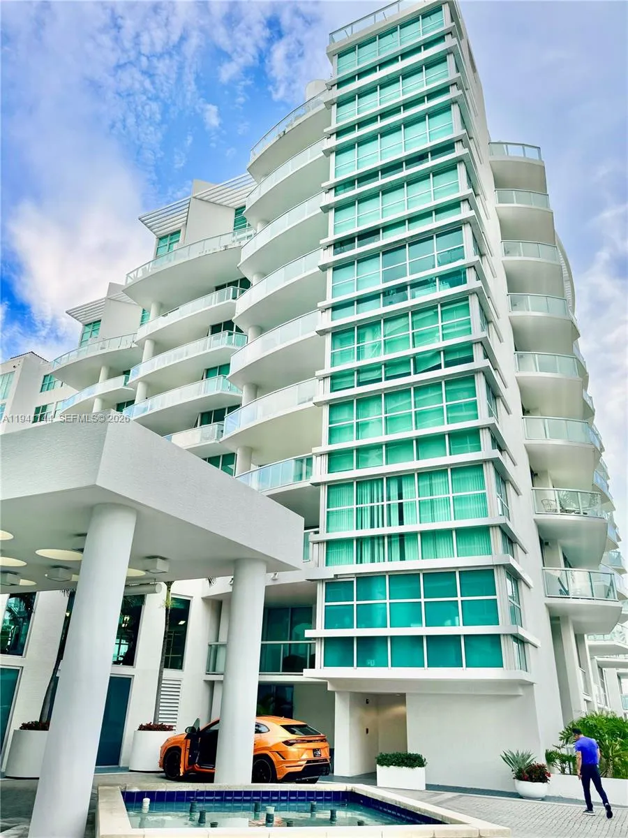 2 bedroom 2 bath for sale at 3131 NE 188th St # 1213, Aventura FL 33180