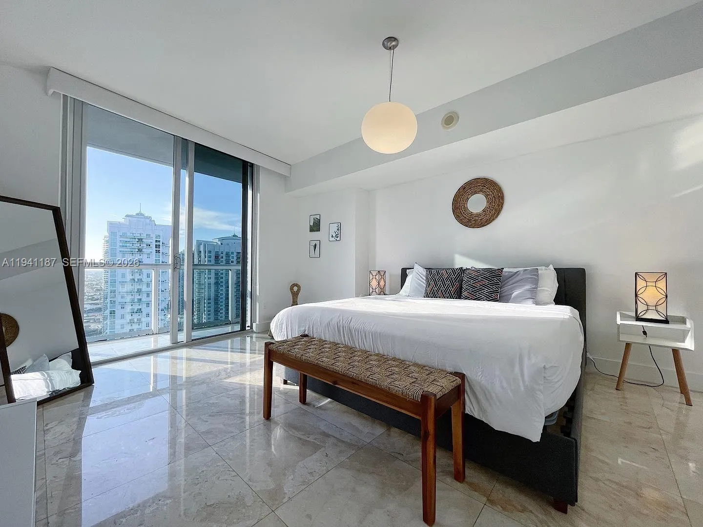 1 bedroom 1 bath for sale at 485 Brickell Ave # 3606, Miami FL 33131
