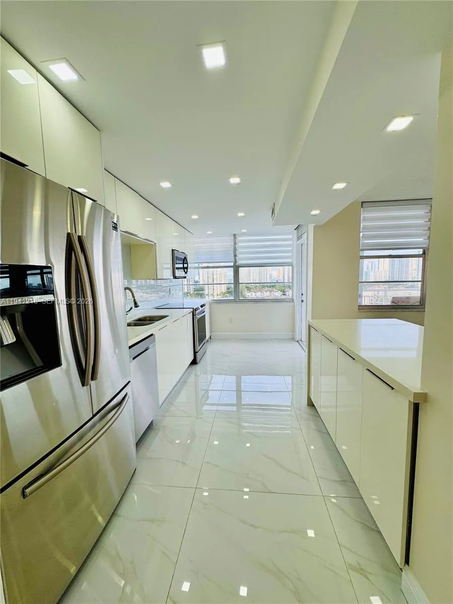 18041 Biscayne Blvd *BOAT SLIP & UNIT* # 1605, Aventura FL 33160