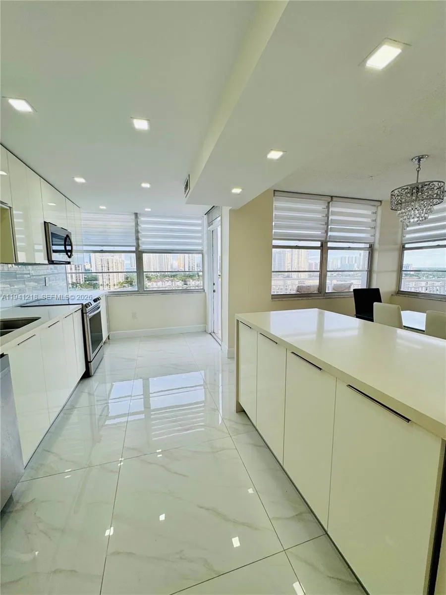 18041 Biscayne Blvd *BOAT SLIP & UNIT* # 1605, Aventura FL 33160