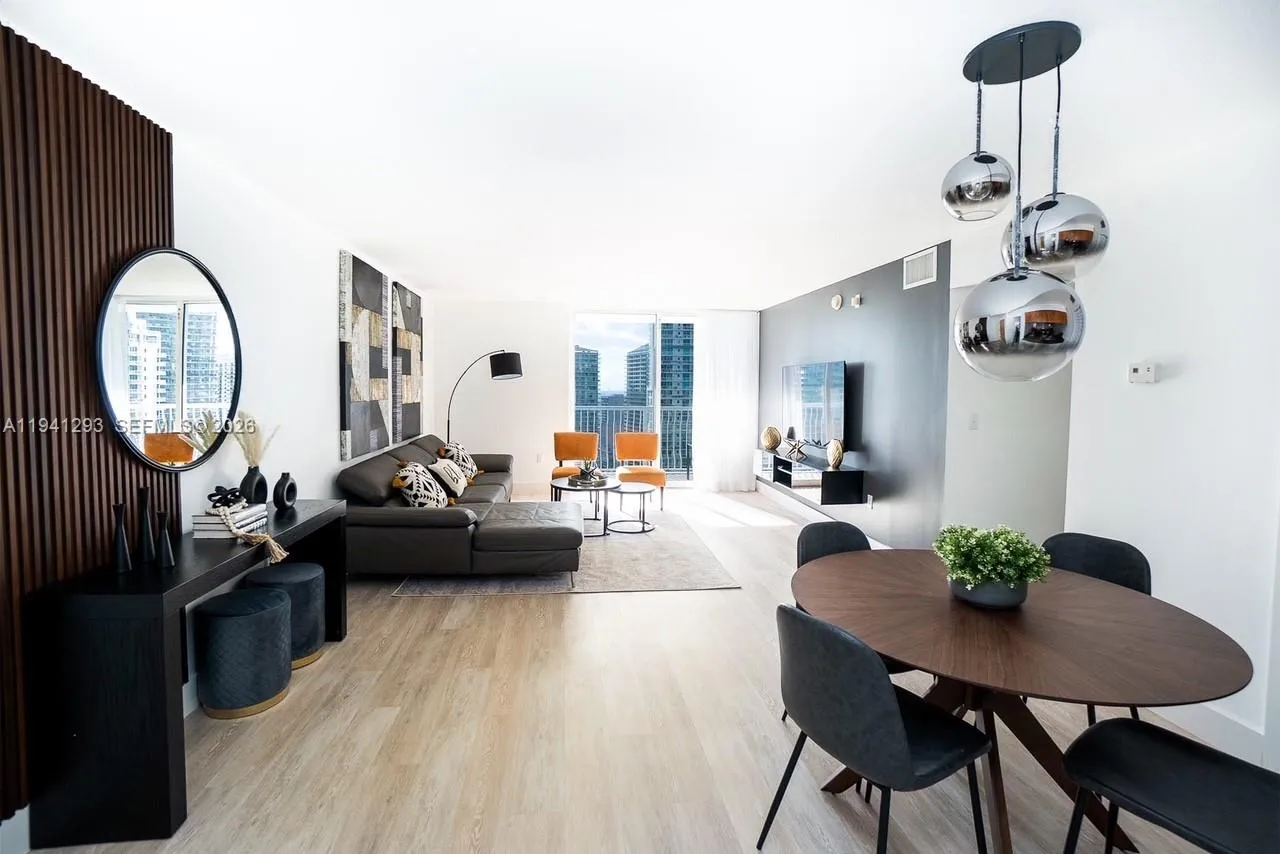 3 bedroom 2 bath for sale at 1200 Brickell Bay Dr # 3524, Miami FL 33131