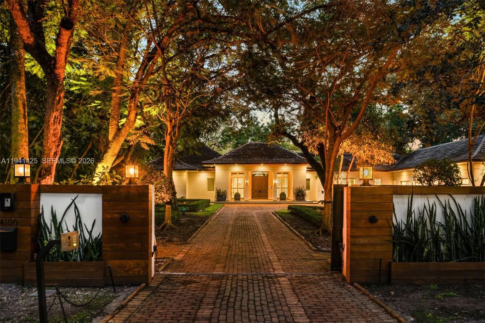 6 bedroom 7 bath for sale at 4100 Kiaora St, Miami FL 33133