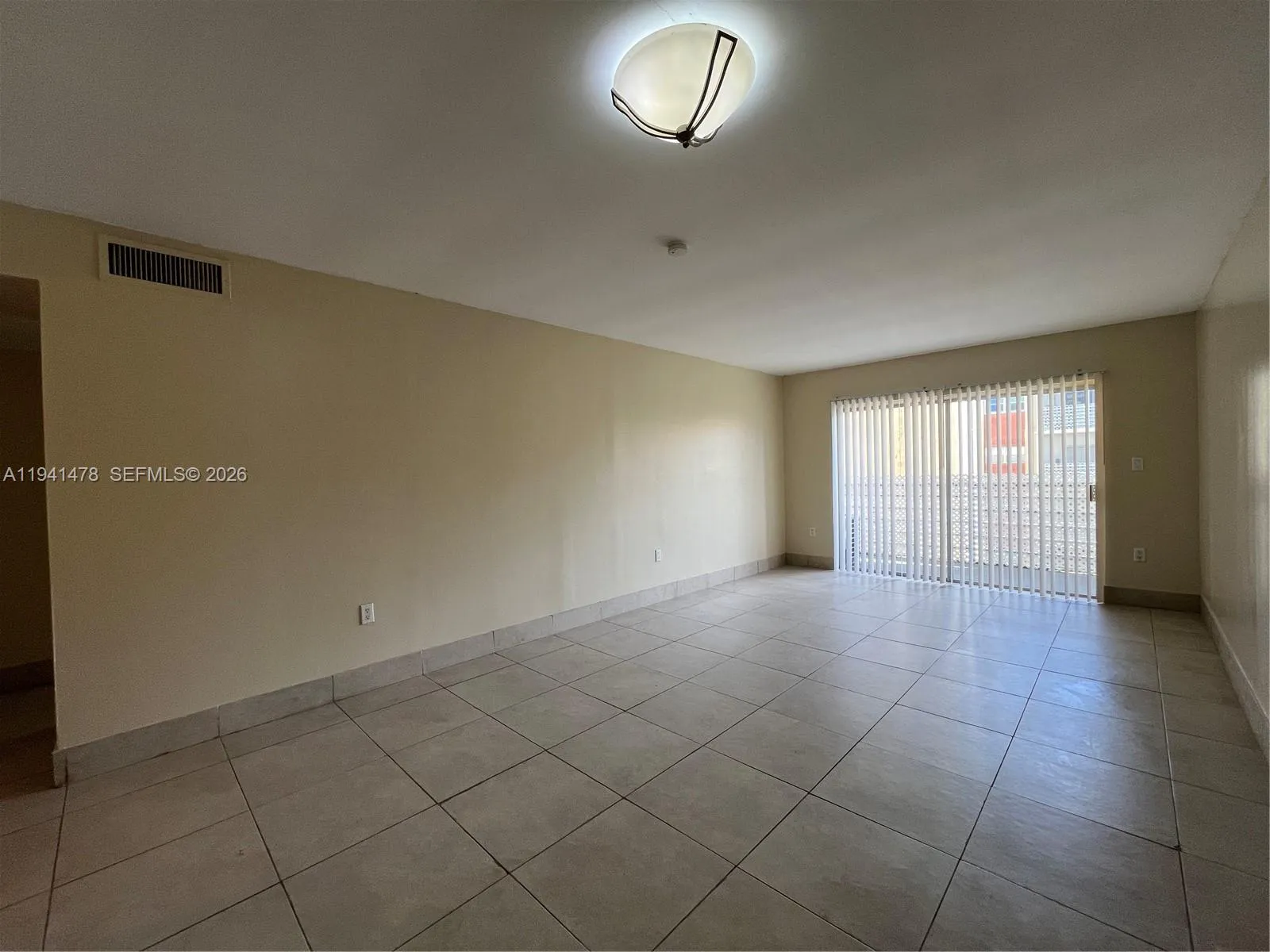 3700 NW 21st St # 304, Lauderdale Lakes FL 33311
