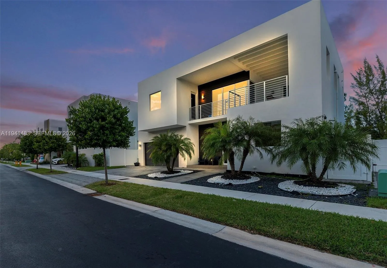 5 bedroom 5 bath for sale at 10055 NW 77th St, Doral FL 33178