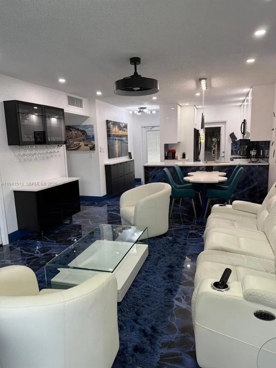 2 bedroom 2 bath for sale at 5121 W Oakland Park Blvd # 212, Lauderdale Lakes FL 33313