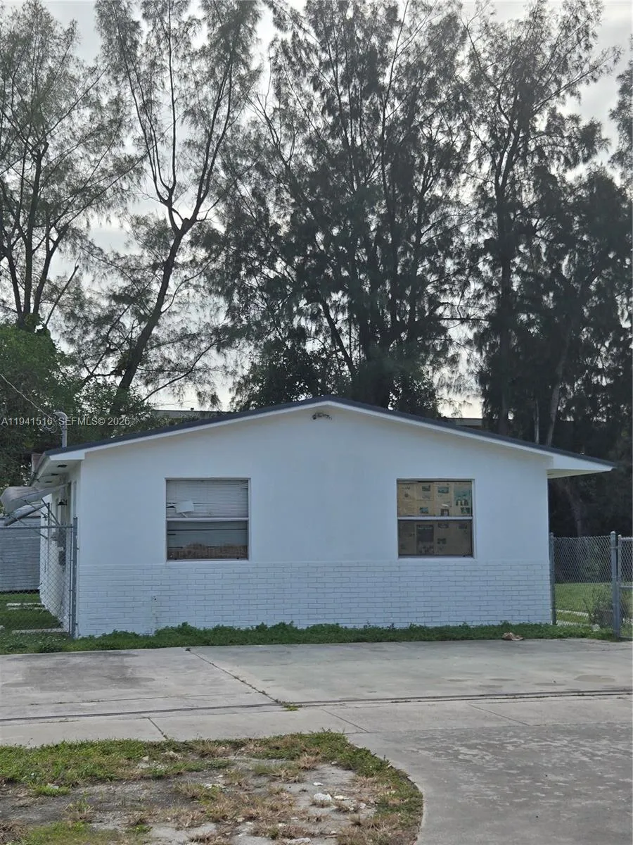 1420 NW 111th St, Miami FL 33167