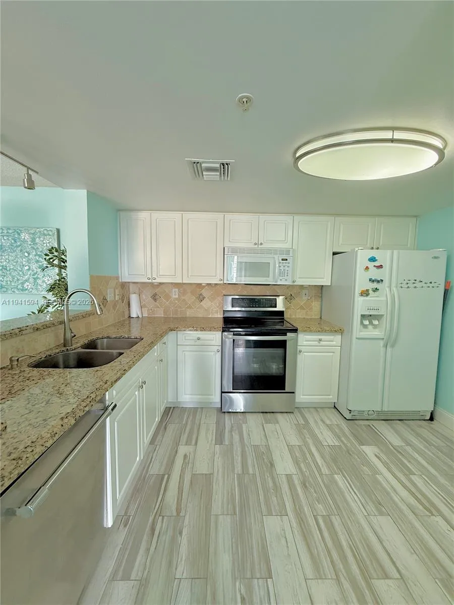 2 bedroom 2 bath for sale at 520 SE 5th Ave # 2512, Fort Lauderdale FL 33301