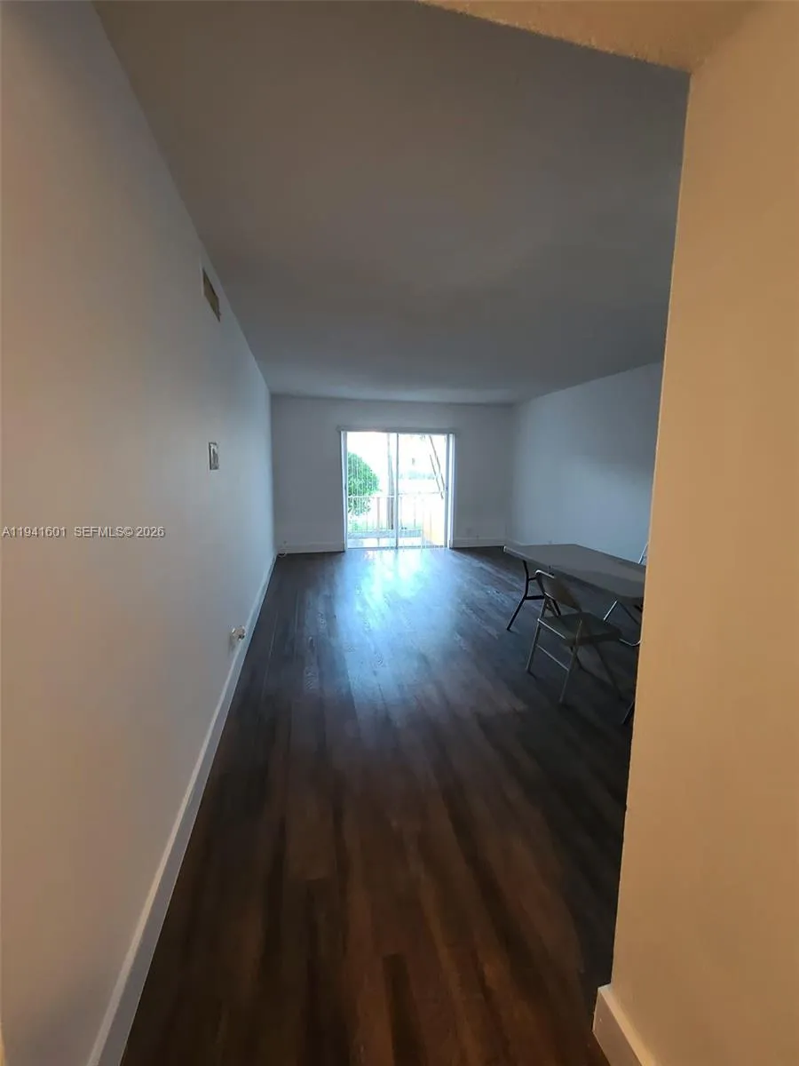 2 bedroom 2 bath for sale at 18111 NW 68th Ave # G106, Hialeah FL 33015