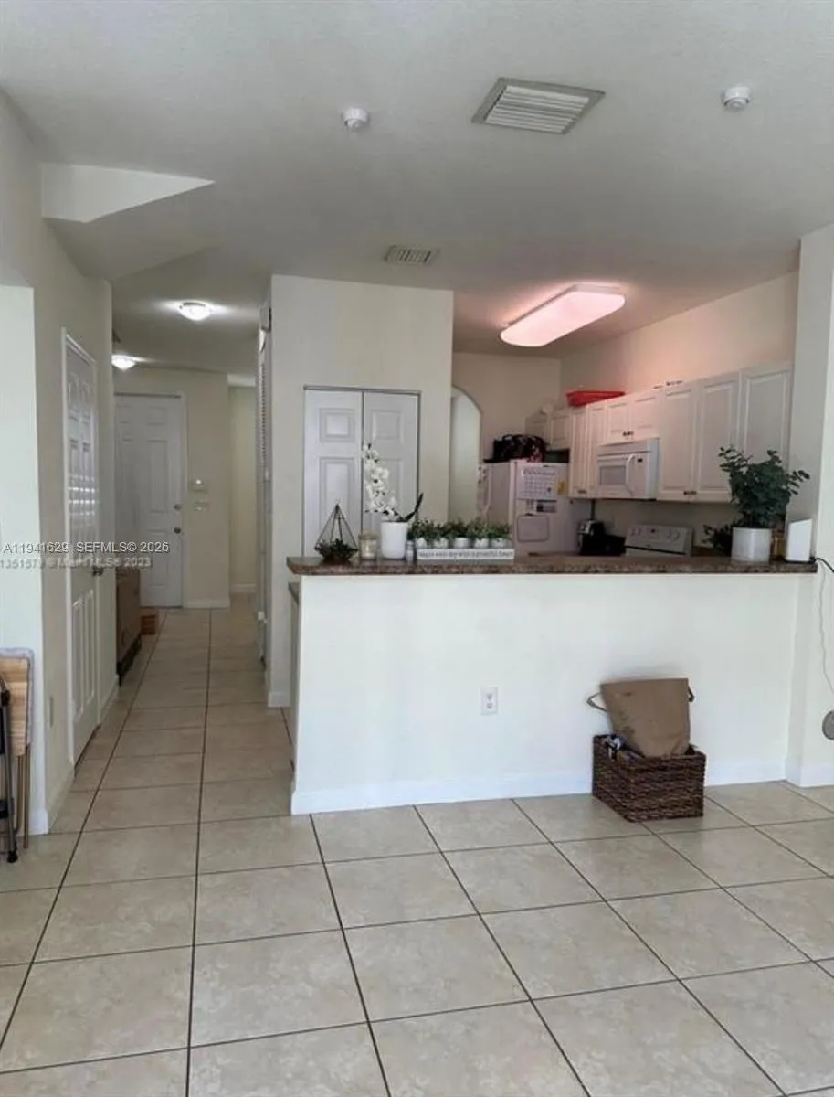2 bedroom 2 bath for sale at 152 SE 29th Ave # 4, Homestead FL 33033