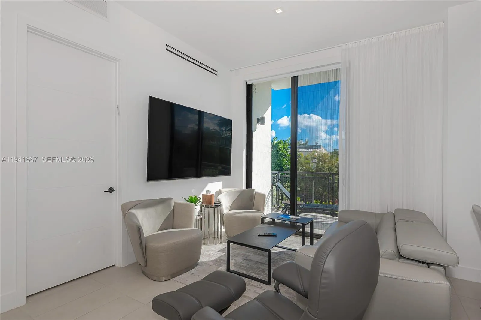 1030 15th St # 214, Miami Beach FL 33139