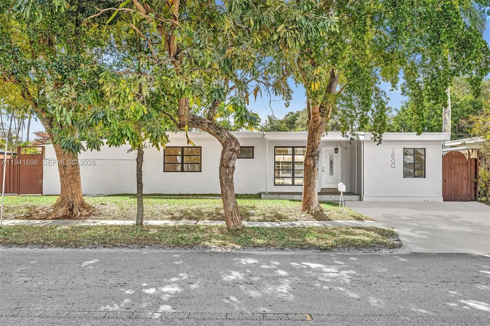 3 bedroom 2 bath for sale at 1600 SW 9th St, Fort Lauderdale FL 33312