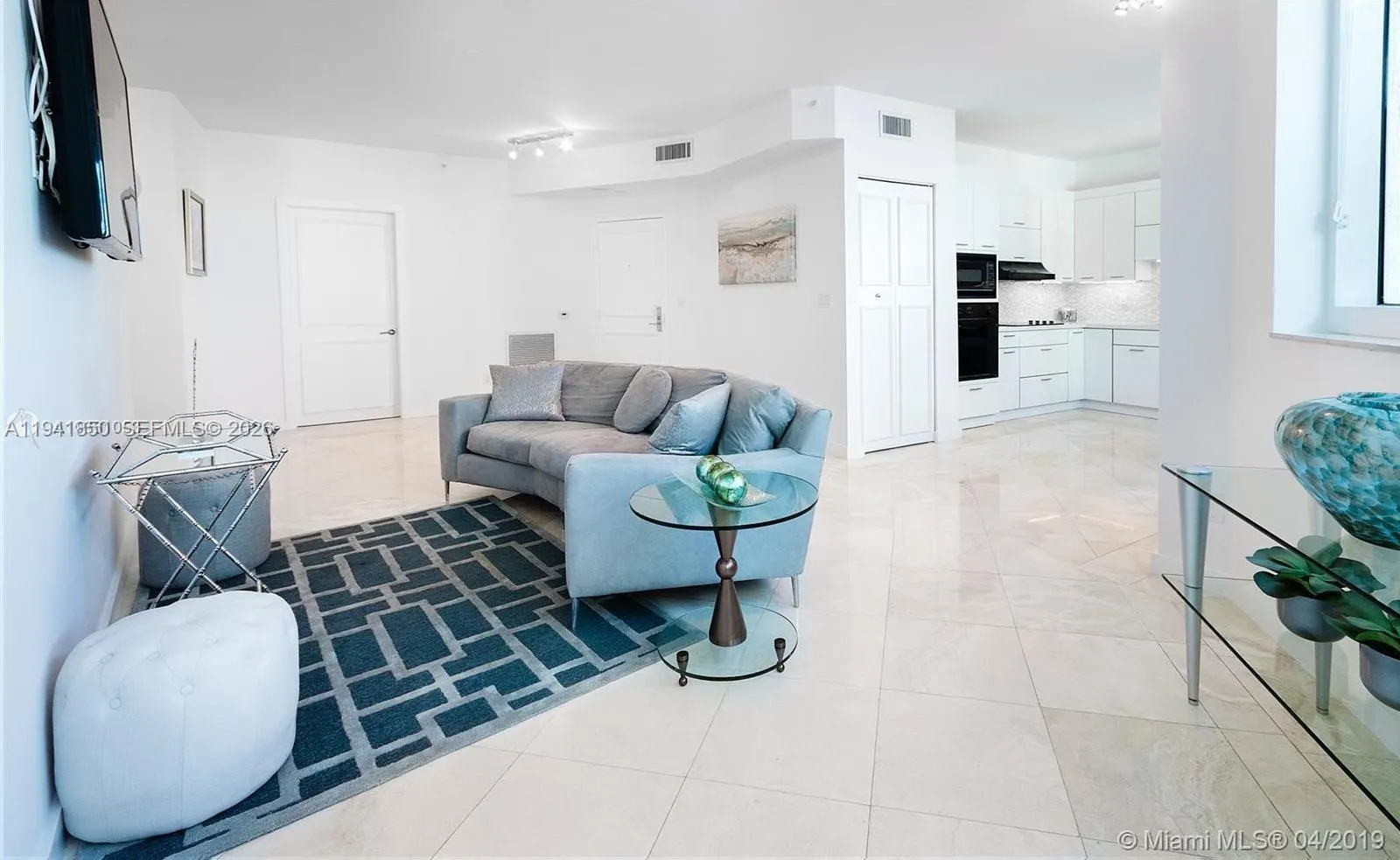 1 bedroom 1 bath for sale at 300 S Pointe Dr # 909, Miami Beach FL 33139
