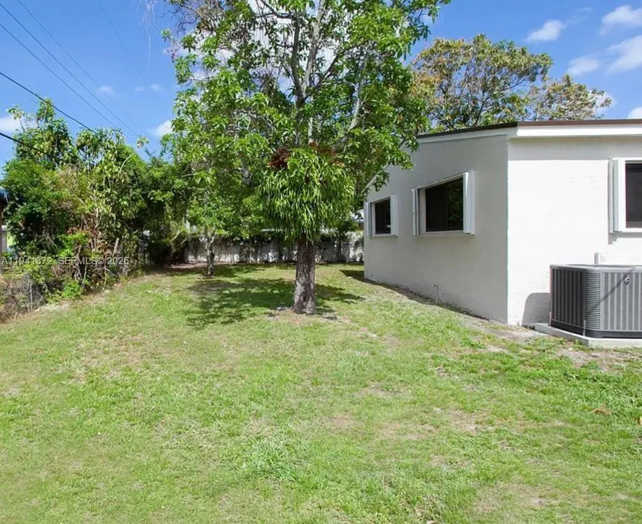 2915 NW 68th St, Miami FL 33147