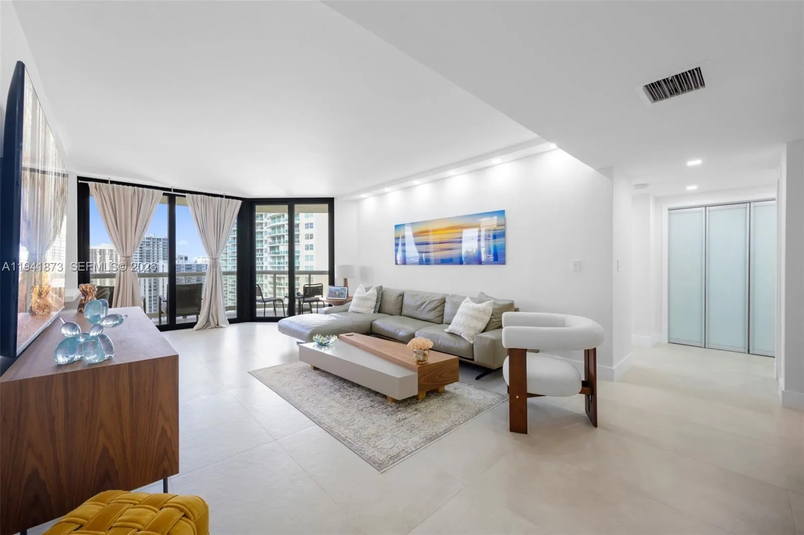 20191 E Country Club Dr # 2202, Aventura FL 33180