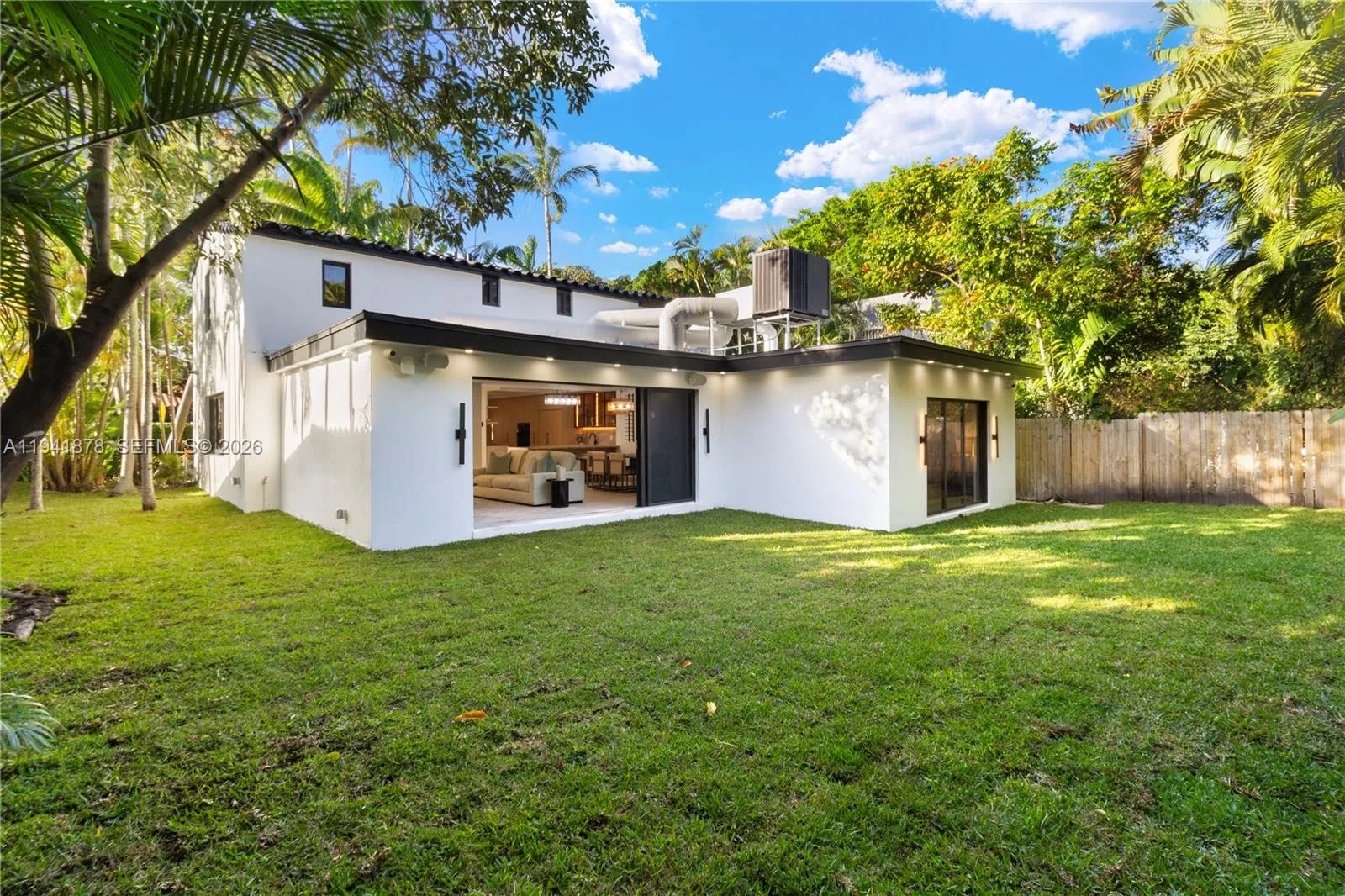 435 W 43rd St, Miami Beach FL 33140