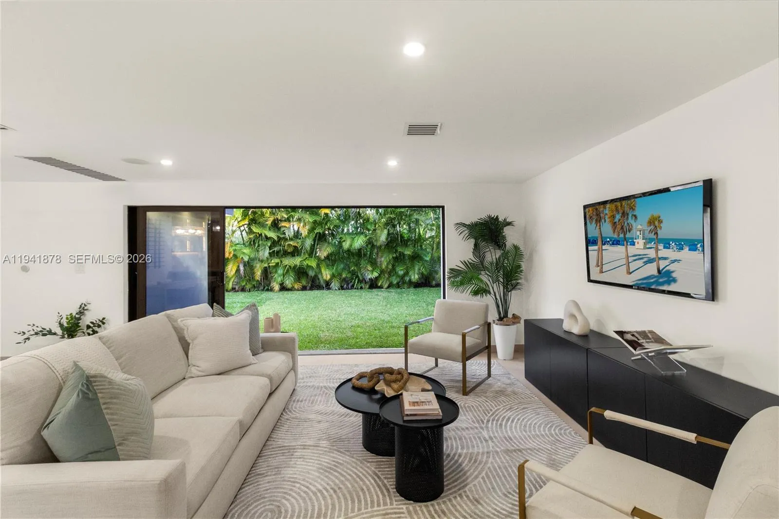 435 W 43rd St, Miami Beach FL 33140