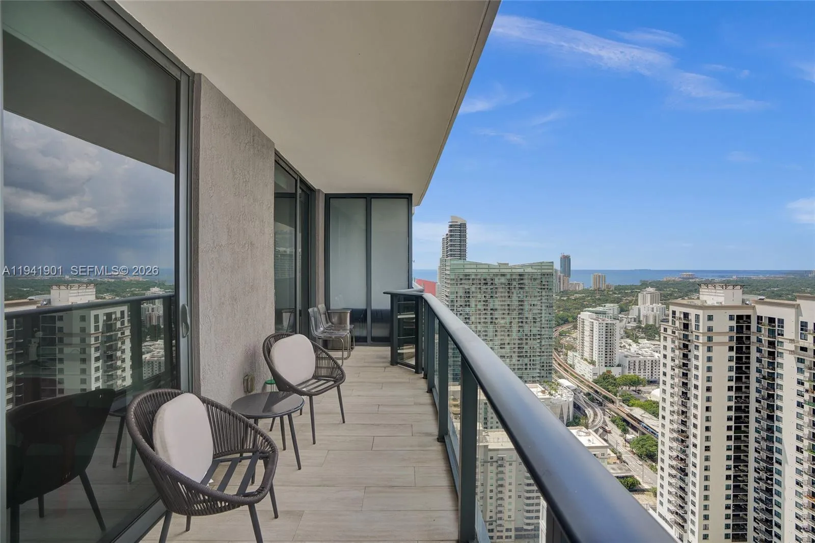 45 SW 9th St # 3807, Miami FL 33130