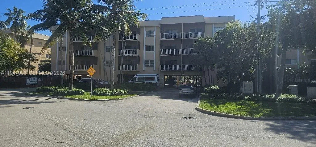 1 bedroom 1 bath for sale at 2620 NE 135th St # 431, North Miami FL 33181