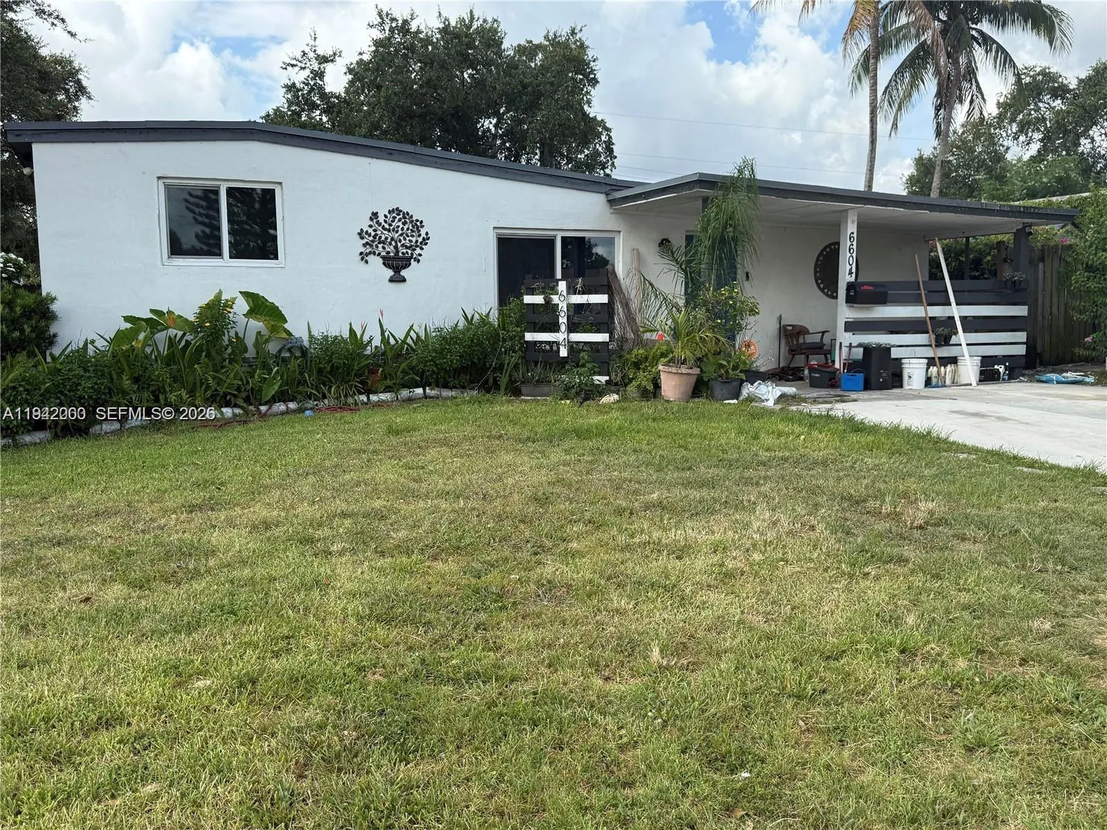 2 bedroom 1 bath for sale at 6604 Raleigh St, Hollywood FL 33024