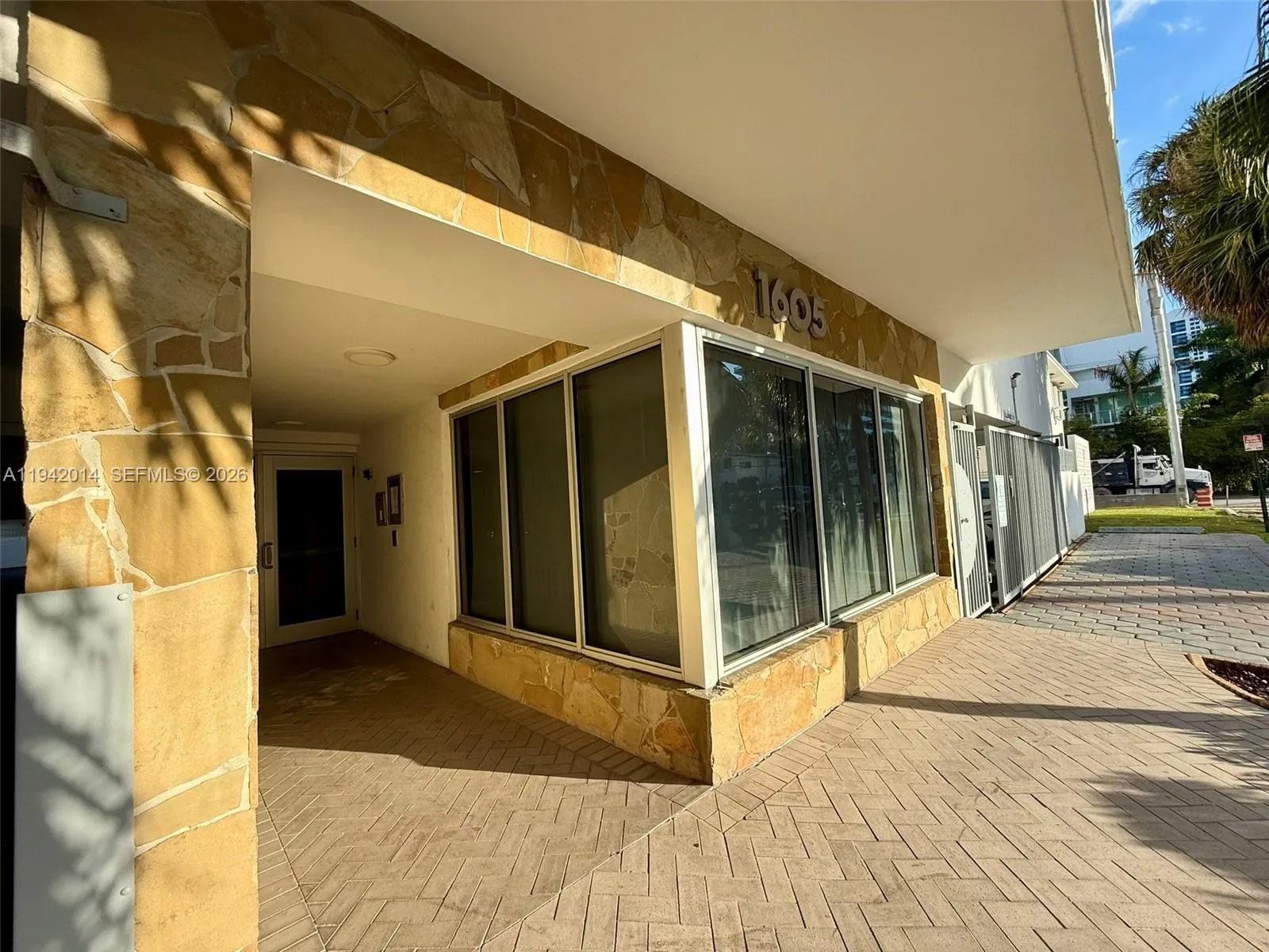 1605 Bay Rd # 407, Miami Beach FL 33139