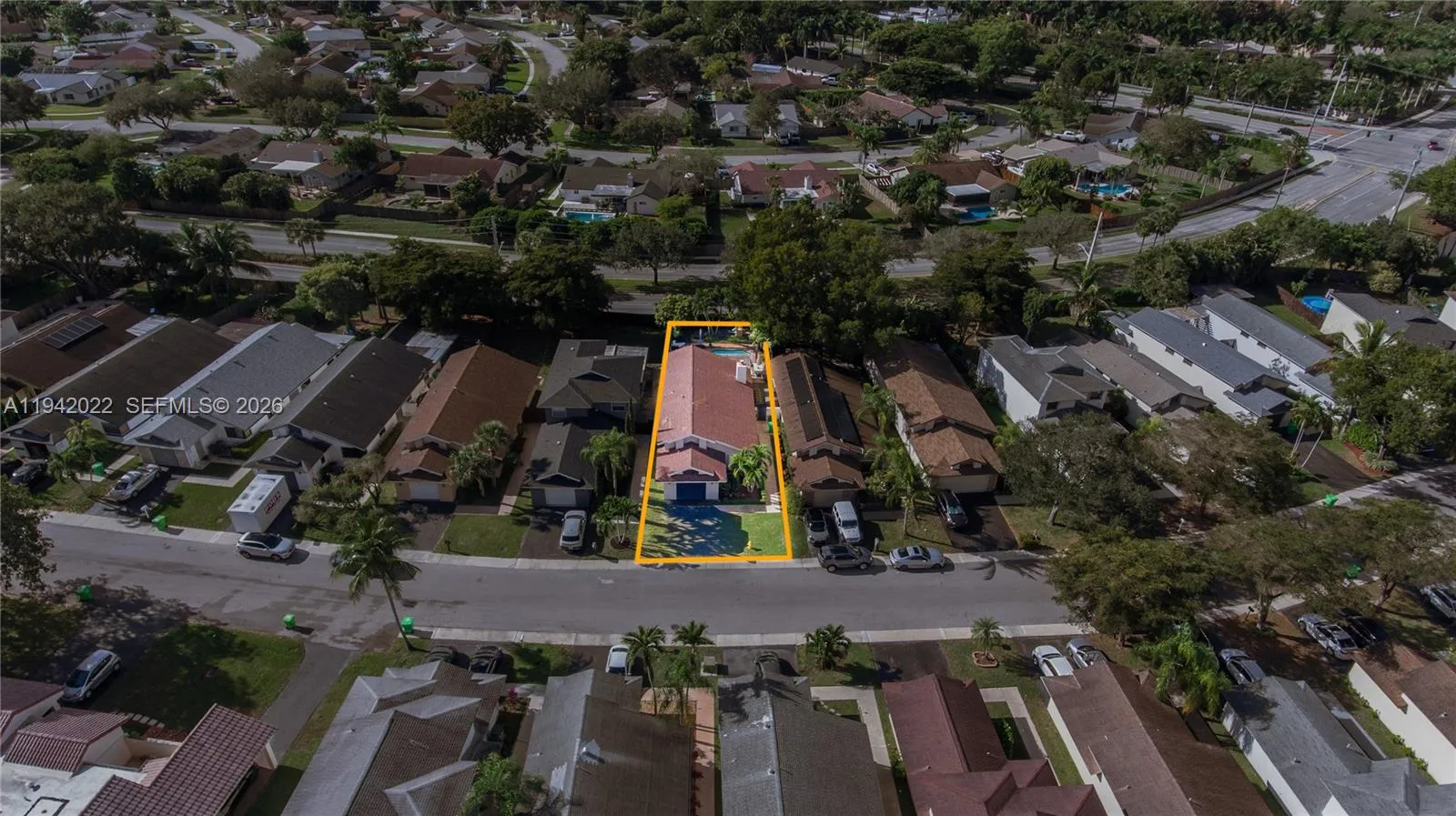 575 Lakeside Cir, Sunrise FL 33326