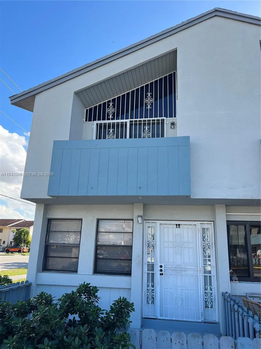 2 bedroom 1 bath for sale at 5800 W 18th Ave # 4, Hialeah FL 33012