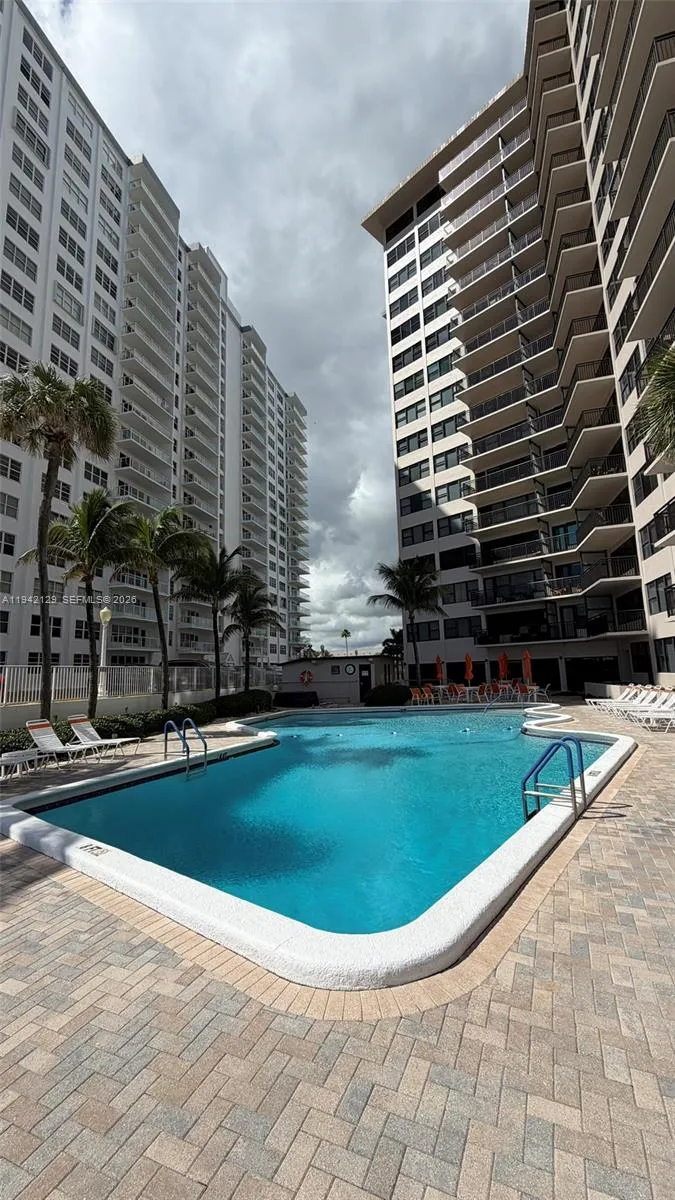 1 bedroom 1 bath for sale at 3800 Galt Ocean Dr # 1414, Fort Lauderdale FL 33308