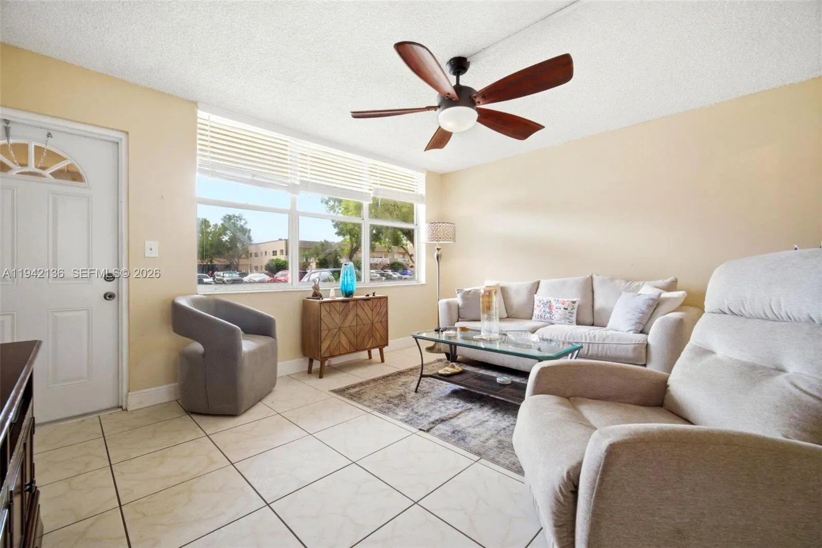 1 bedroom 1 bath for sale at 9121 Sunrise Lakes Blvd # 114, Sunrise FL 33322