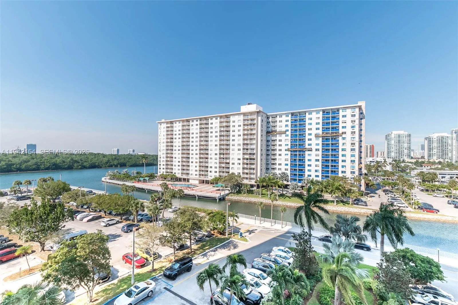 1 bedroom 1 bath for sale at 500 Bayview Dr # 617, Sunny Isles Beach FL 33160