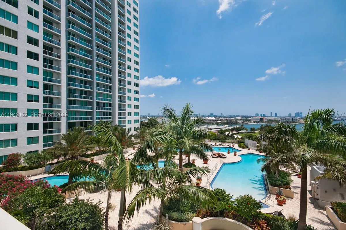 1 bedroom 1 bath for sale at 253 NE 2nd St # 1107, Miami FL 33132