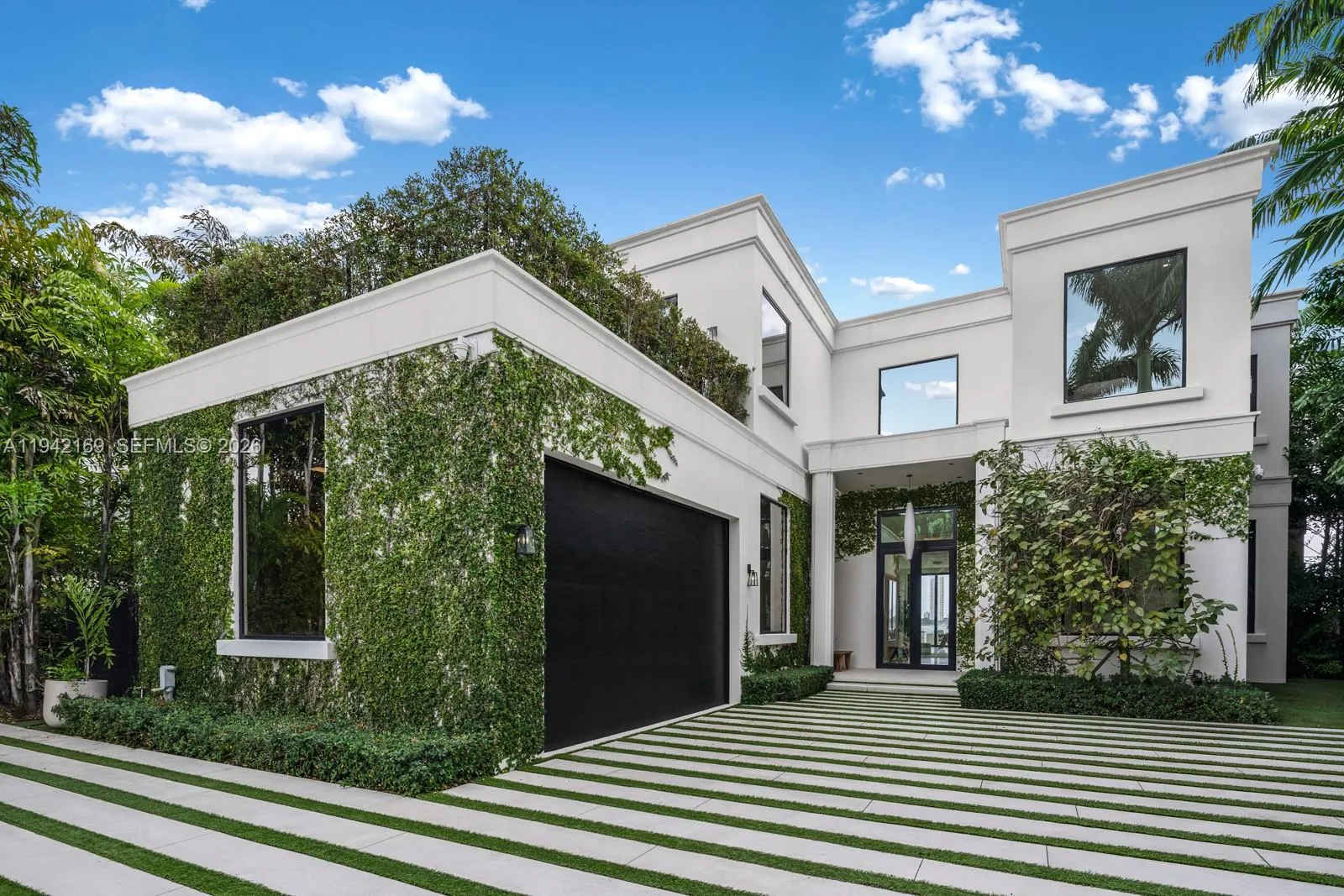 8 bedroom 7 bath for sale at 33 E Dilido Dr, Miami Beach FL 33139