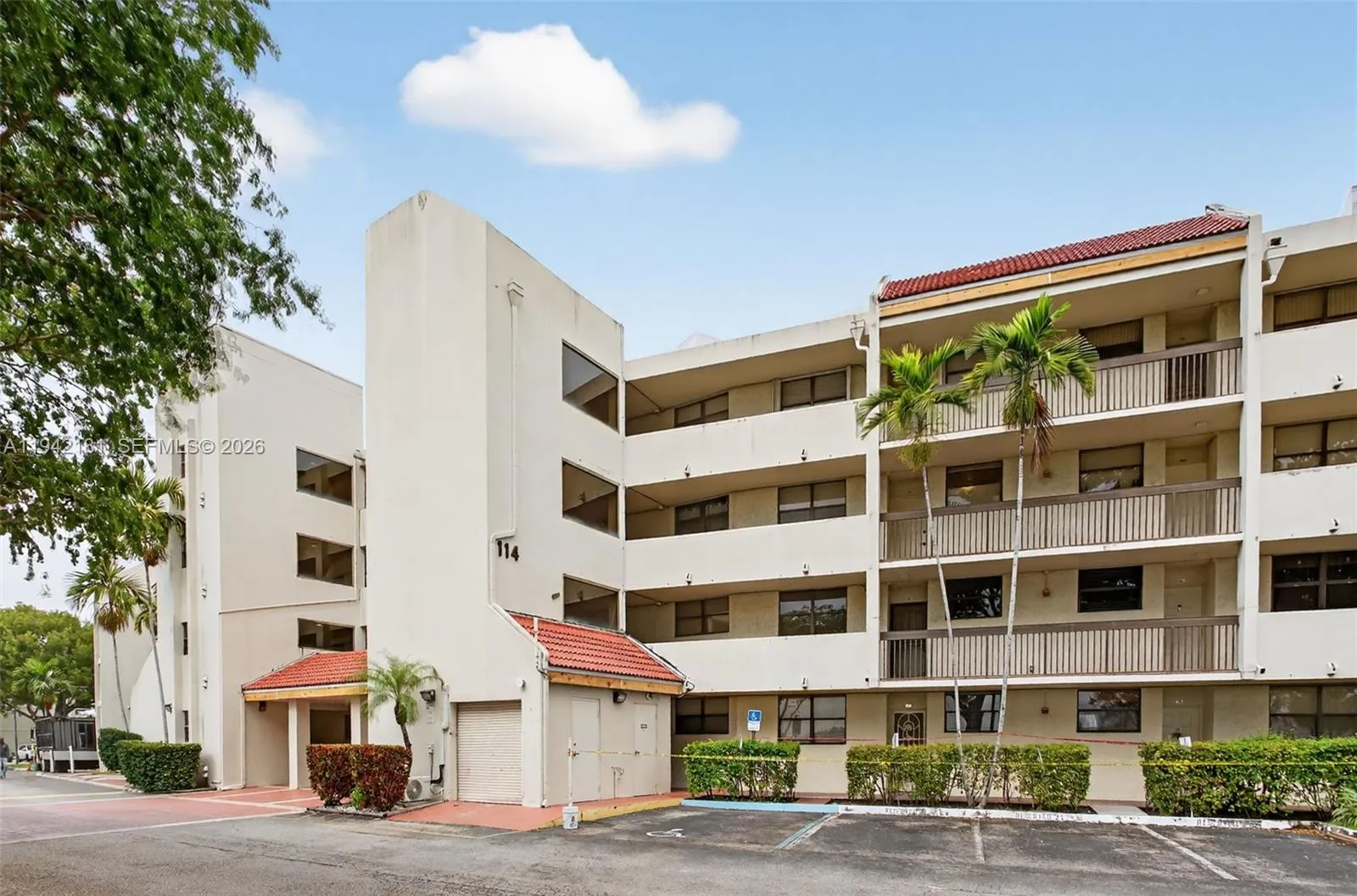 114 Lake Emerald Dr # 104, Oakland Park FL 33309