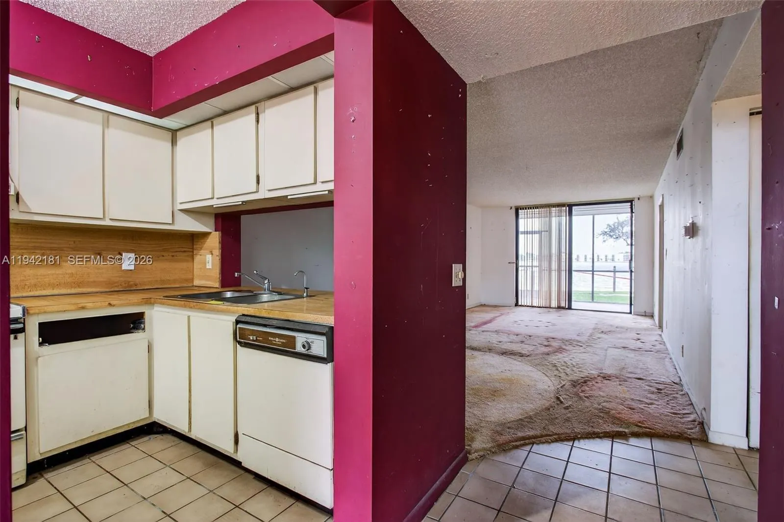 114 Lake Emerald Dr # 104, Oakland Park FL 33309