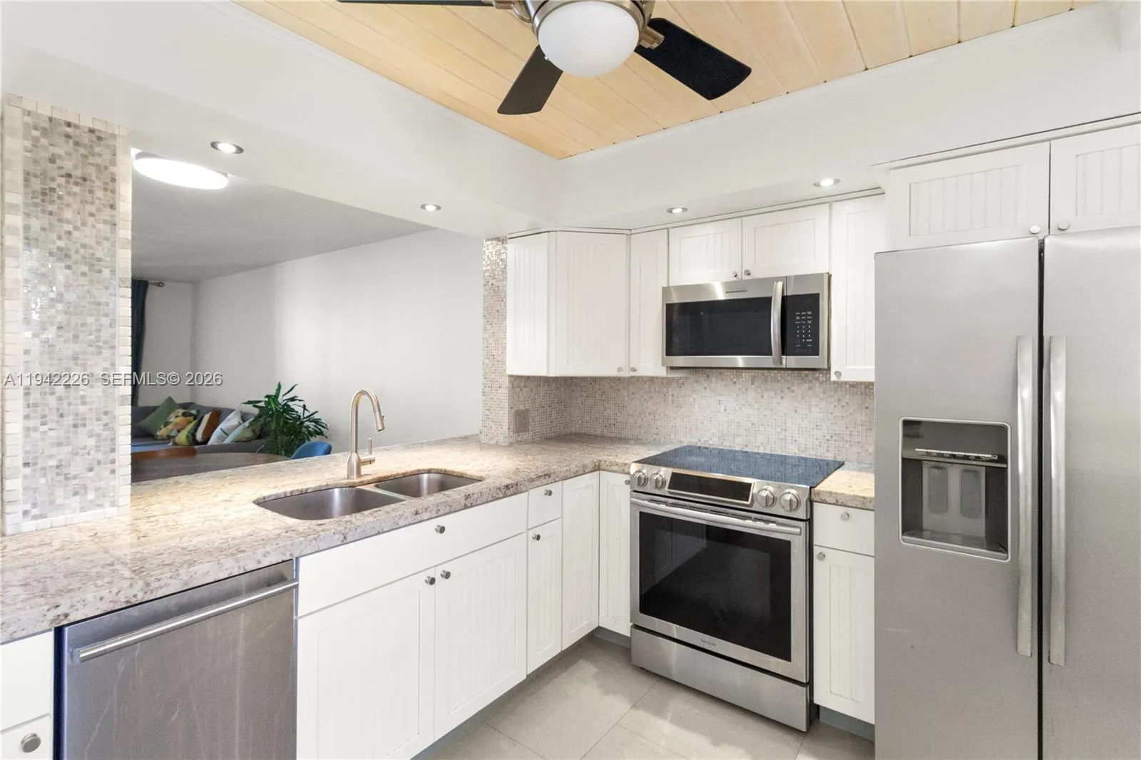 2 bedroom 2 bath for sale at 301 NE 14th Ave # 601, Hallandale Beach FL 33009