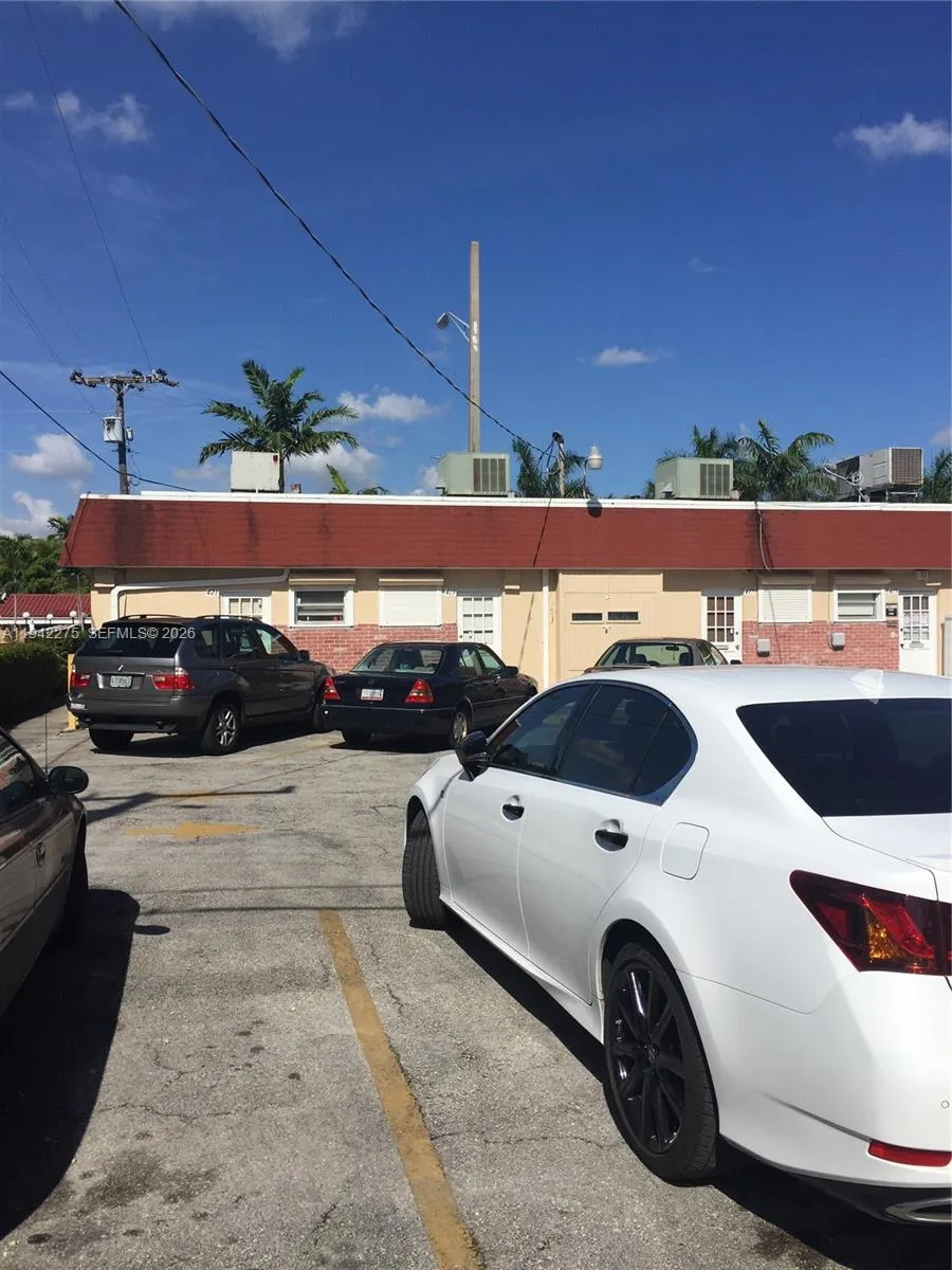 for sale at 413 S Federal Hwy, Dania Beach FL 33004