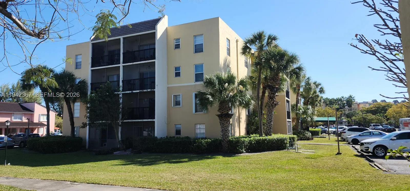 1 bedroom 1 bath for sale at 8005 Lake Dr # 201, Doral FL 33166