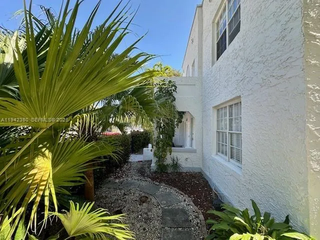 940 7th St # 940D, Miami Beach FL 33139