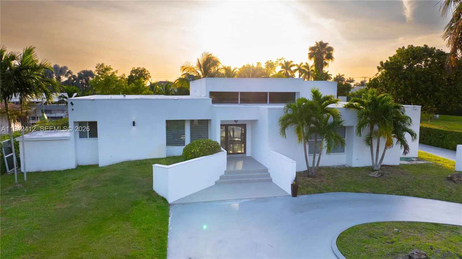 5 bedroom 4 bath for sale at 290 NW 125th Ave, Miami FL 33182