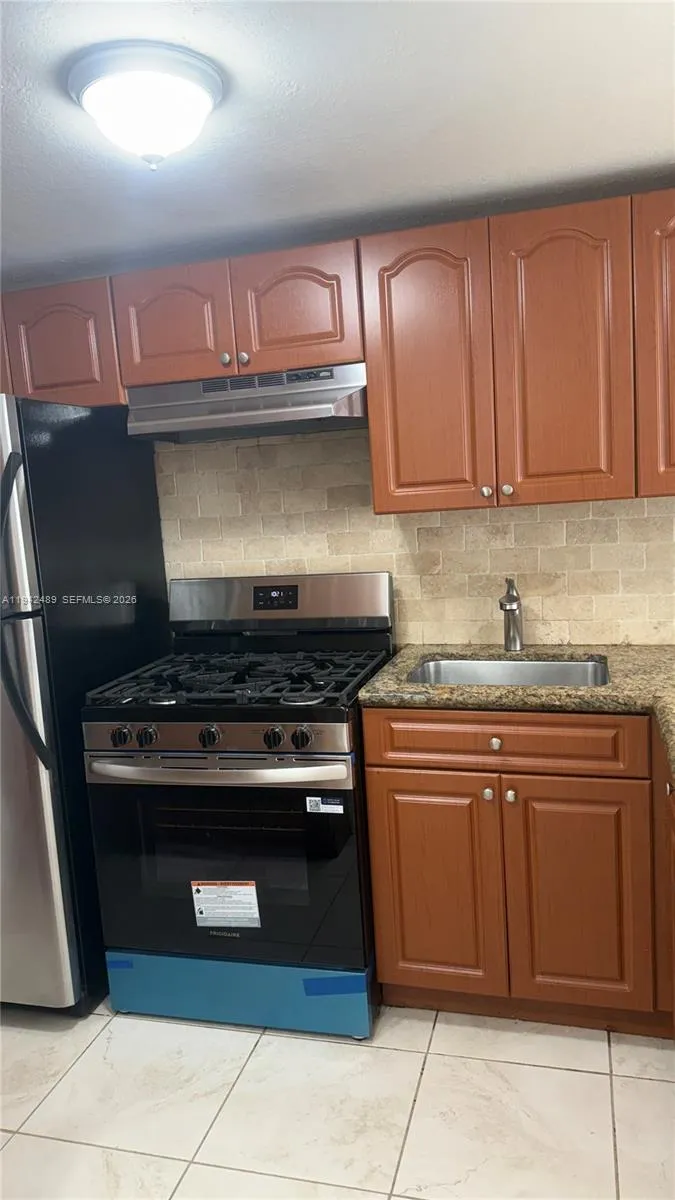 6703 N Kendall Dr # 409, Pinecrest FL 33156