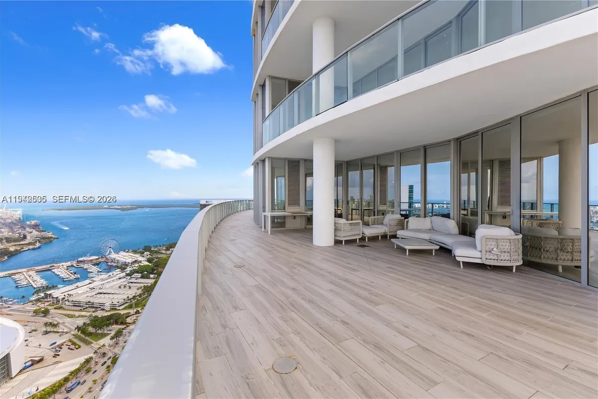 851 NE 1st Ave # 5201, Miami FL 33132