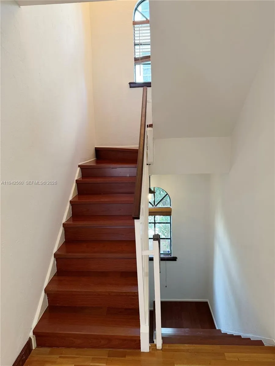 2 bedroom 2 bath for sale at 231 Majorca Ave # C, Coral Gables FL 33134